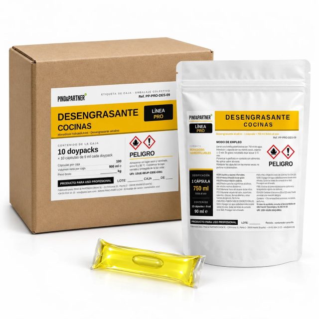 Monodosis hidrosoluble de desengrasante de cocinas de la línea PRO: caja, doypack de 10 cápsulas y cápsula amarilla